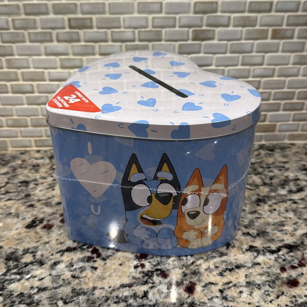 Bluey & Bingo Heart Valentines Tin with 24 cards!!